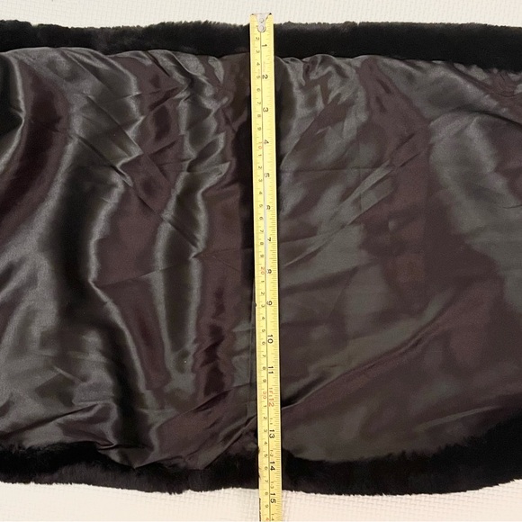 Black Faux Fur Shawl Wrap Evening Stole Clip Closure - Picture 11 of 11